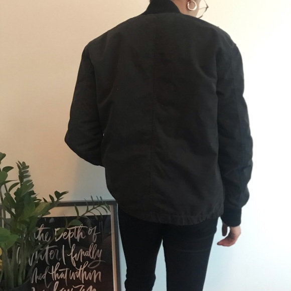 Aritzia TNA black bomber - Picture 4 of 5